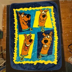 Scooby-Doo Plush Fleece Throw Blanket (52”x42”) | Vintage Cartoon Network Style